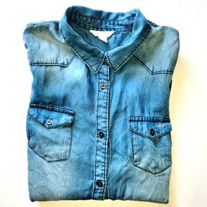 Cato Long Sleeve Button Down Relaxed Fit Fade Denim Women LargeTop Blouse Shirt